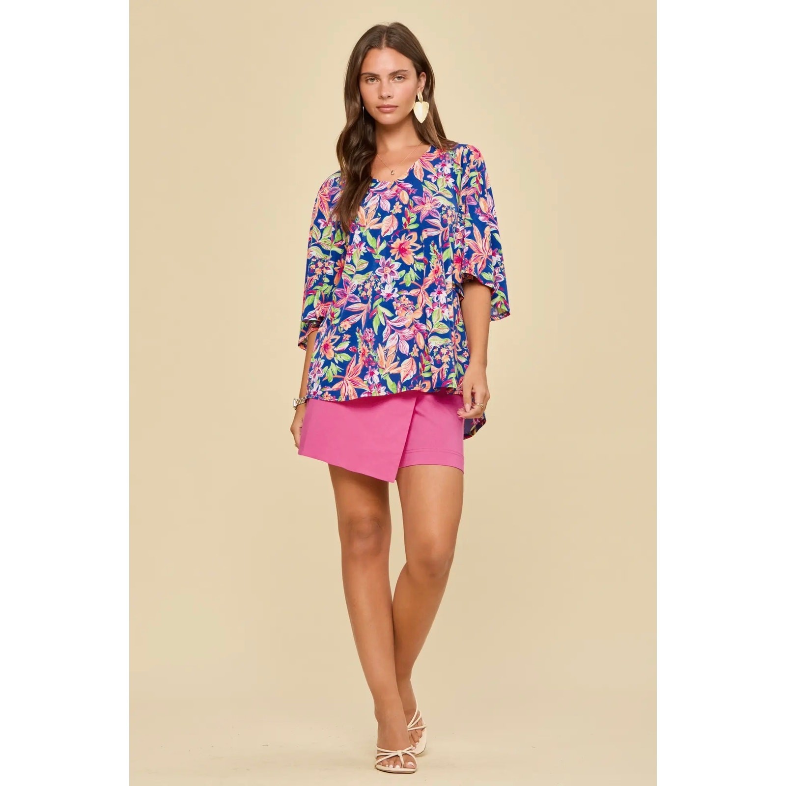 Dear Scarlett - Floral Half Sleeve V Neck Top - Medium - Image 3