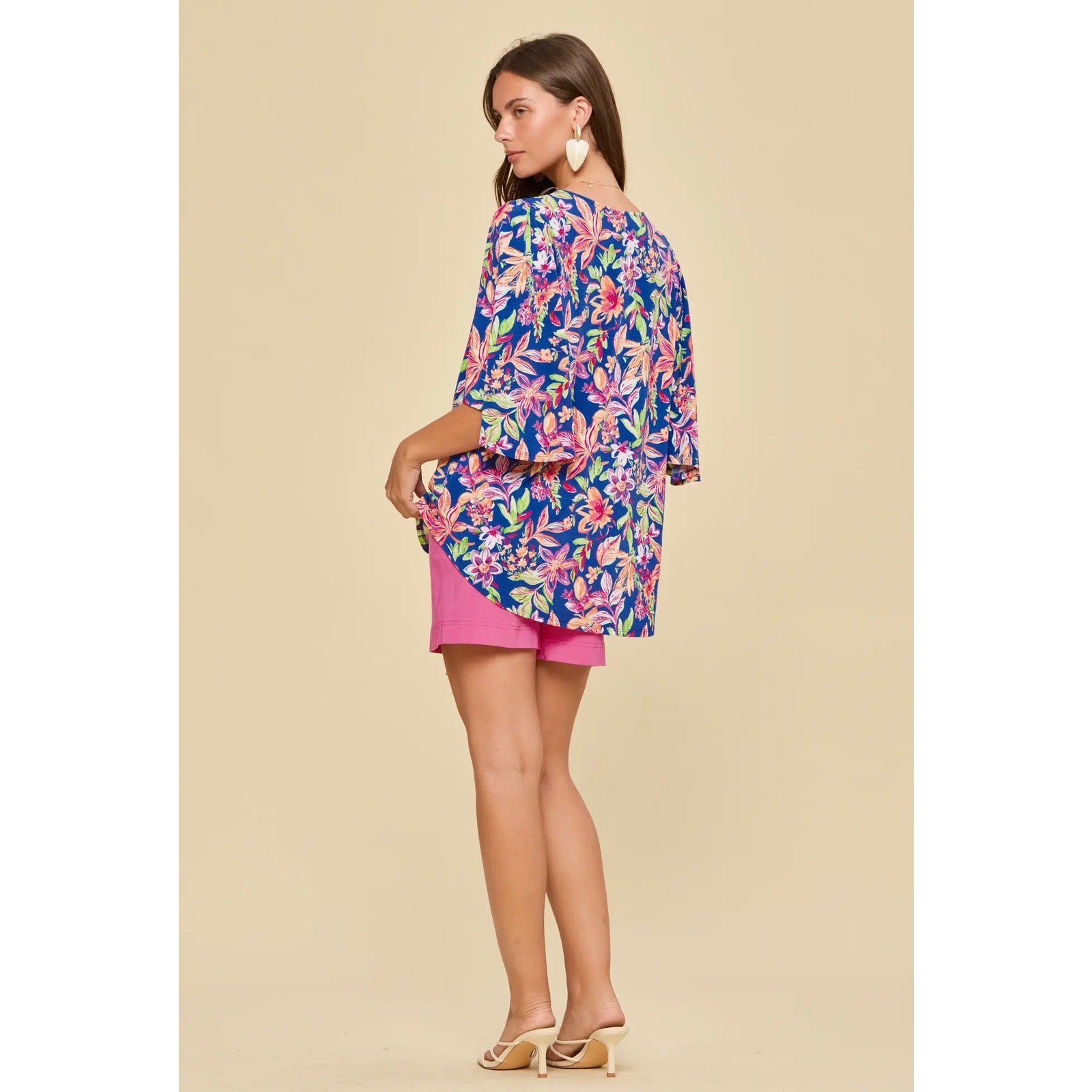Dear Scarlett - Floral Half Sleeve V Neck Top - Medium - Image 4